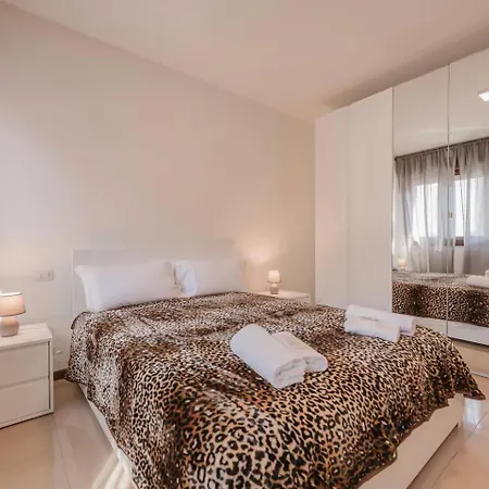 Unico 8 A 450mt Dalla Stazione Apartment *
