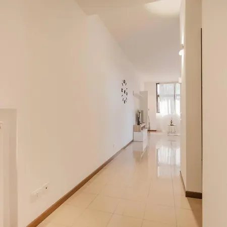 Apartment Unico 8 A 450mt Dalla Stazione *